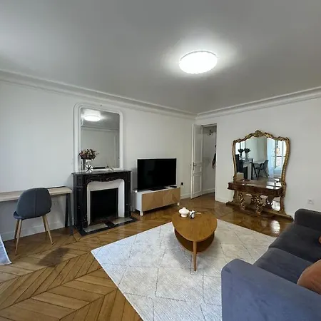 Apartment Poissonniere, Canal Saint Martin Paris